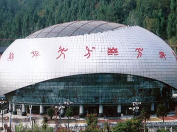 新密体育中心球形网架加工安装